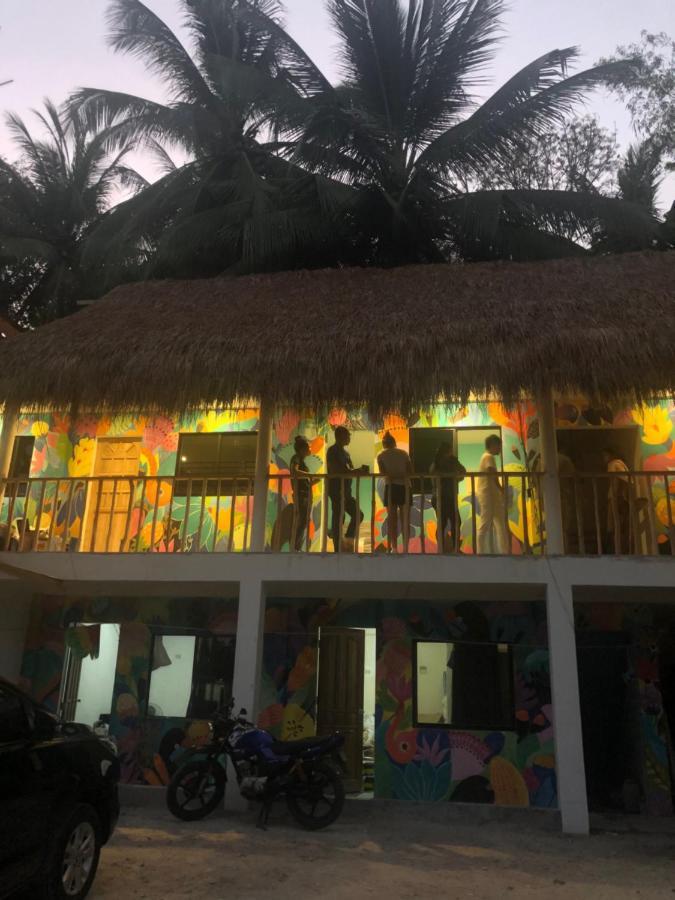 Way Shack Hostel Oslob Esterno foto