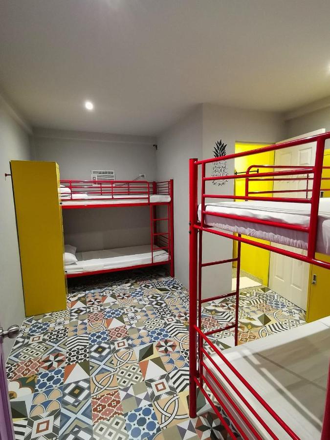 Way Shack Hostel Oslob Esterno foto