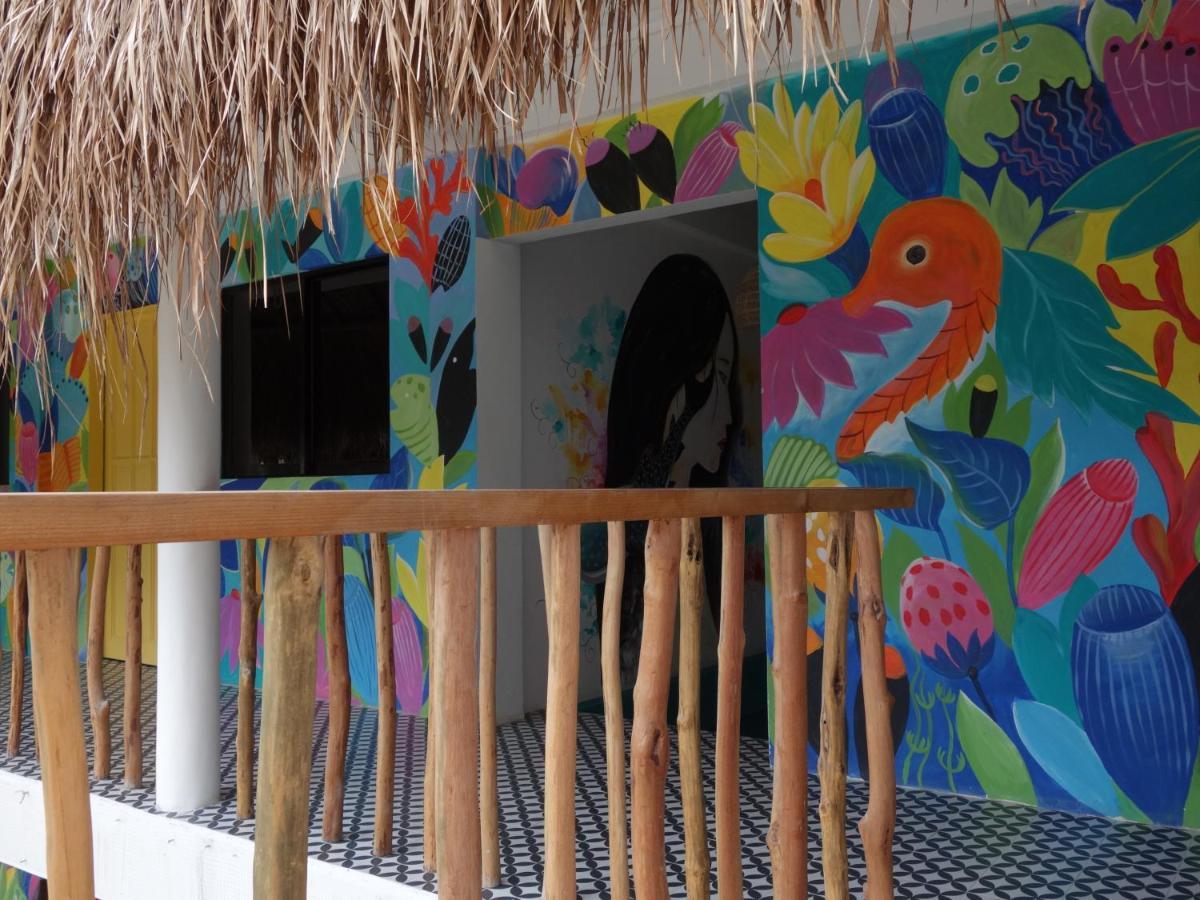 Way Shack Hostel Oslob Esterno foto